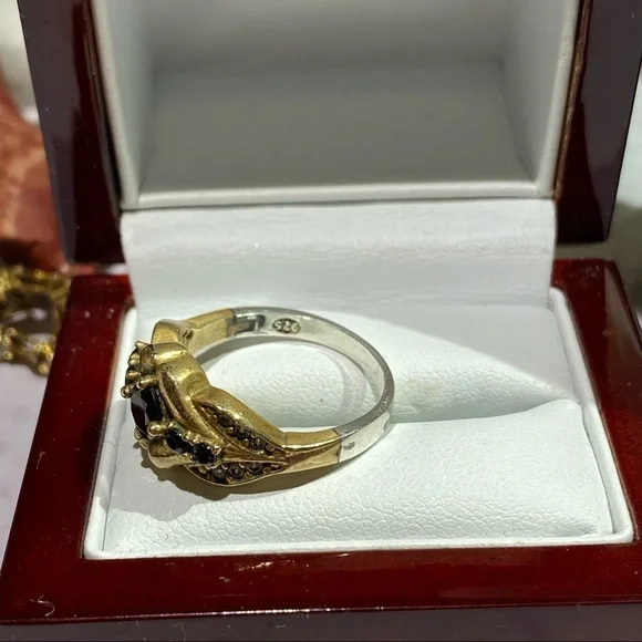 Gold Sterling Silver Vintage Sapphire Vintage SIZE 7 - Picture 5 of 17